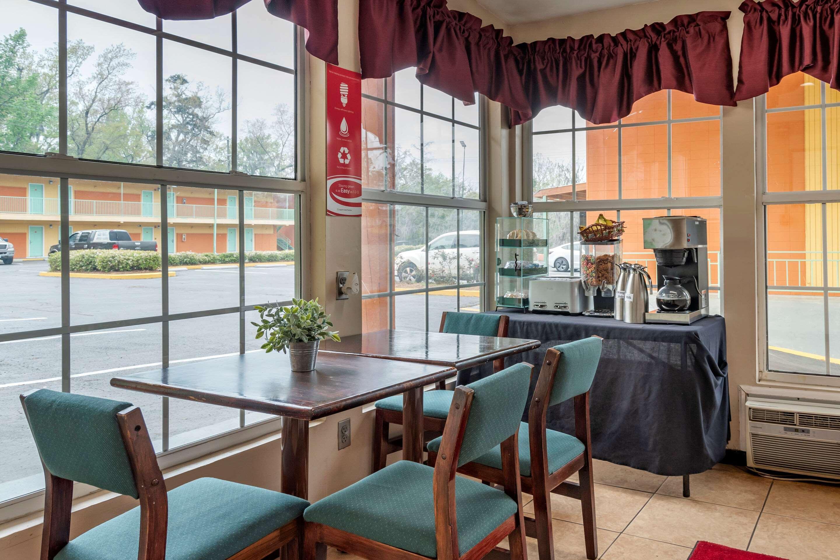 Econo Lodge Tallahassee Near Capital -University Exterior photo